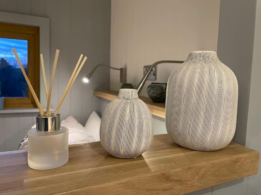 The Hut@Trefechan Wen - Coastal Coziness! Goodwick Eksteriør bilde
