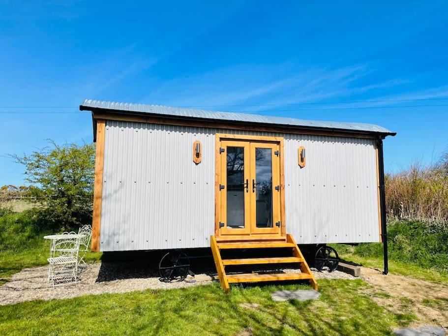 The Hut@Trefechan Wen - Coastal Coziness! Goodwick Eksteriør bilde