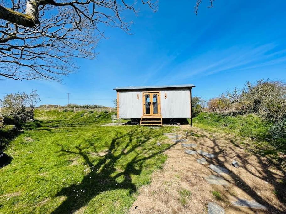 The Hut@Trefechan Wen - Coastal Coziness! Goodwick Eksteriør bilde