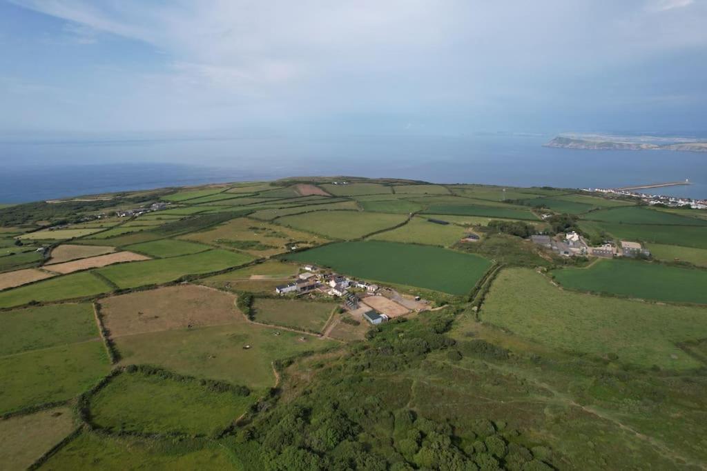 The Hut@Trefechan Wen - Coastal Coziness! Goodwick Eksteriør bilde