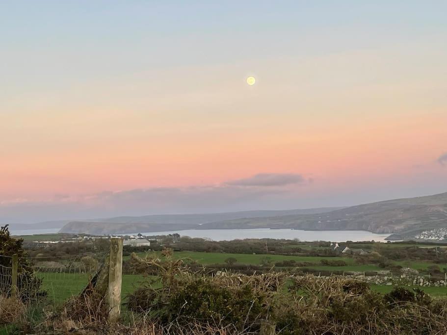 The Hut@Trefechan Wen - Coastal Coziness! Goodwick Eksteriør bilde