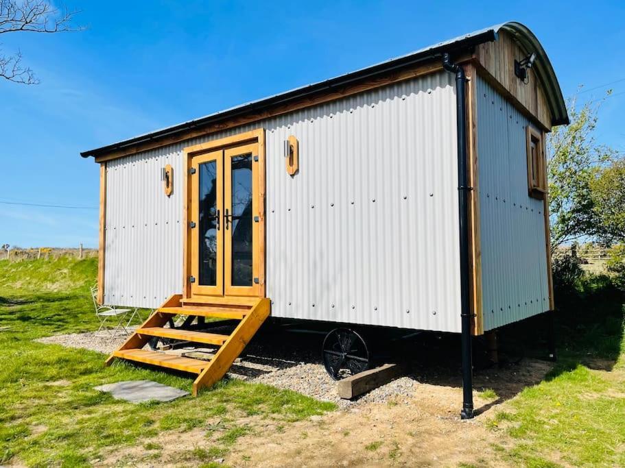 The Hut@Trefechan Wen - Coastal Coziness! Goodwick Eksteriør bilde