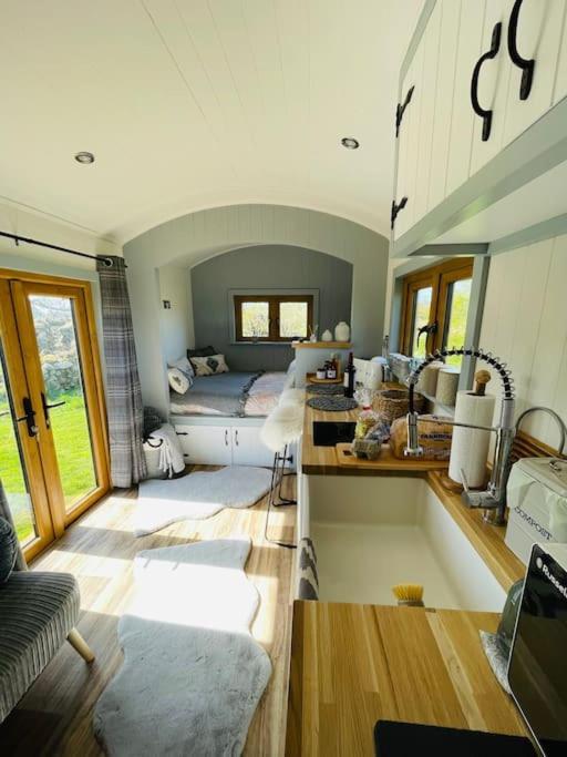 The Hut@Trefechan Wen - Coastal Coziness! Goodwick Eksteriør bilde