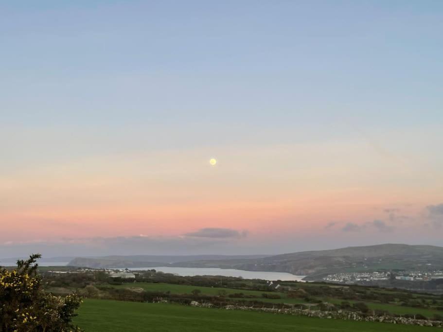 The Hut@Trefechan Wen - Coastal Coziness! Goodwick Eksteriør bilde