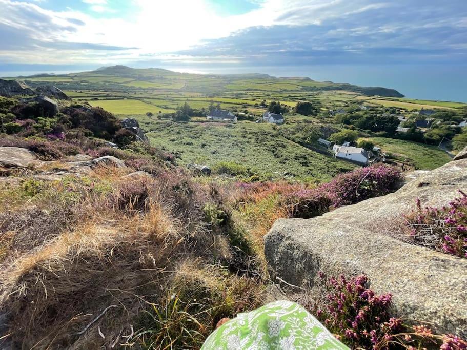 The Hut@Trefechan Wen - Coastal Coziness! Goodwick Eksteriør bilde